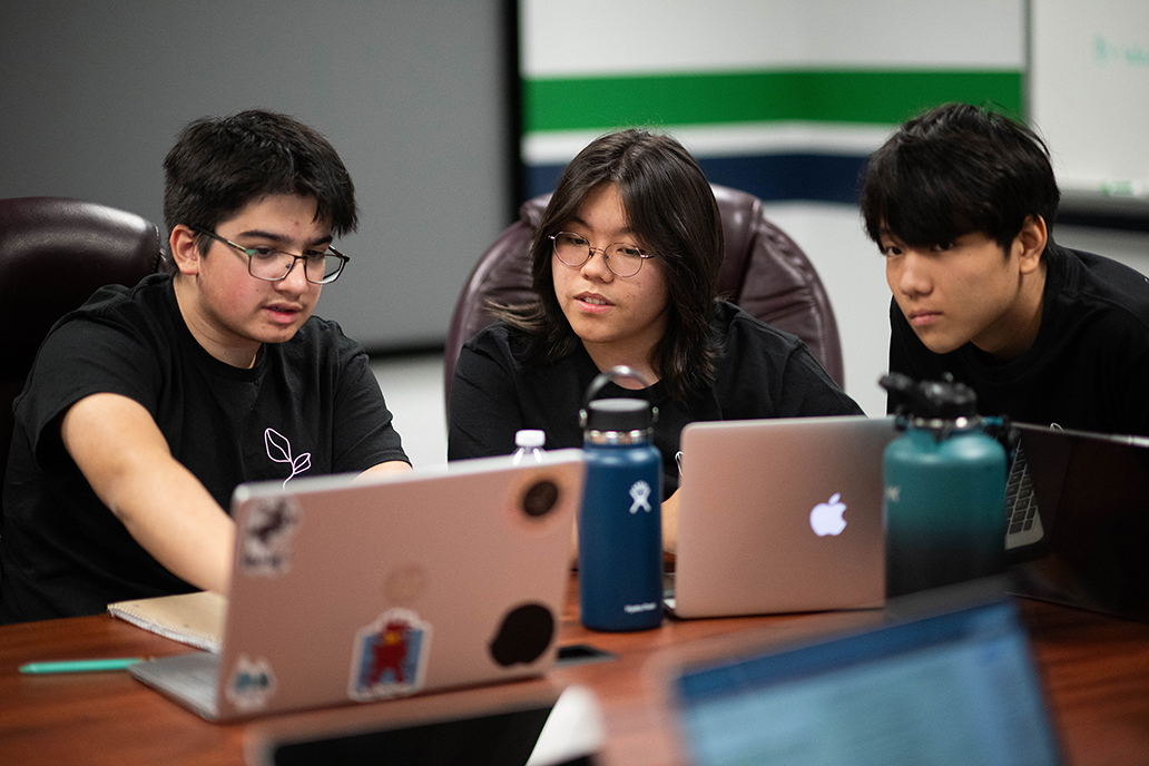 S2 EMPWER participants discussing their research projects during a session