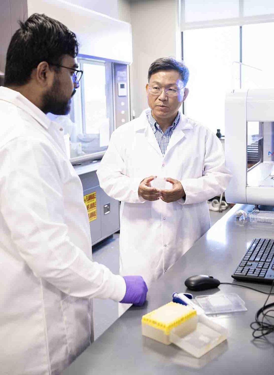 Photo of UNT professor Moo-Yeal Lee and student Sunil Shrestha