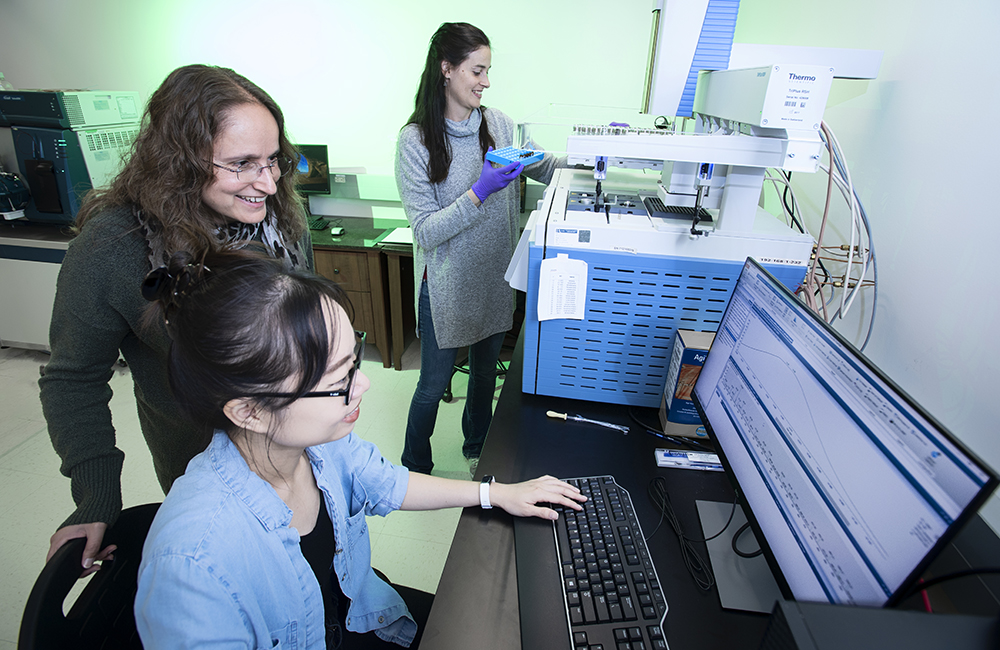 Photo of UNT professor Ana Paula Alonso along with researchers Duyen Pham (front right) and Cintia Arias (back).