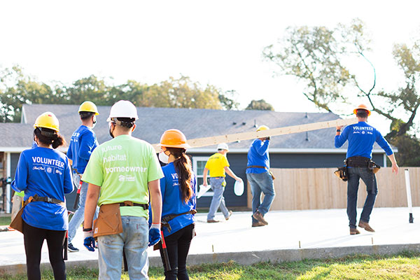 Photo of Dallas Area Habitat for Humanity volunteers building a house